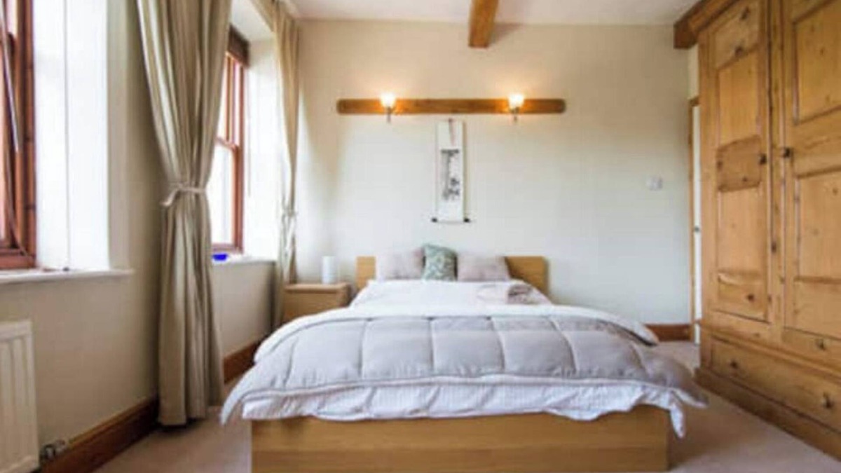 Ainley Top House | 7 Bed House - Sleeps 13 Guests Get-together House