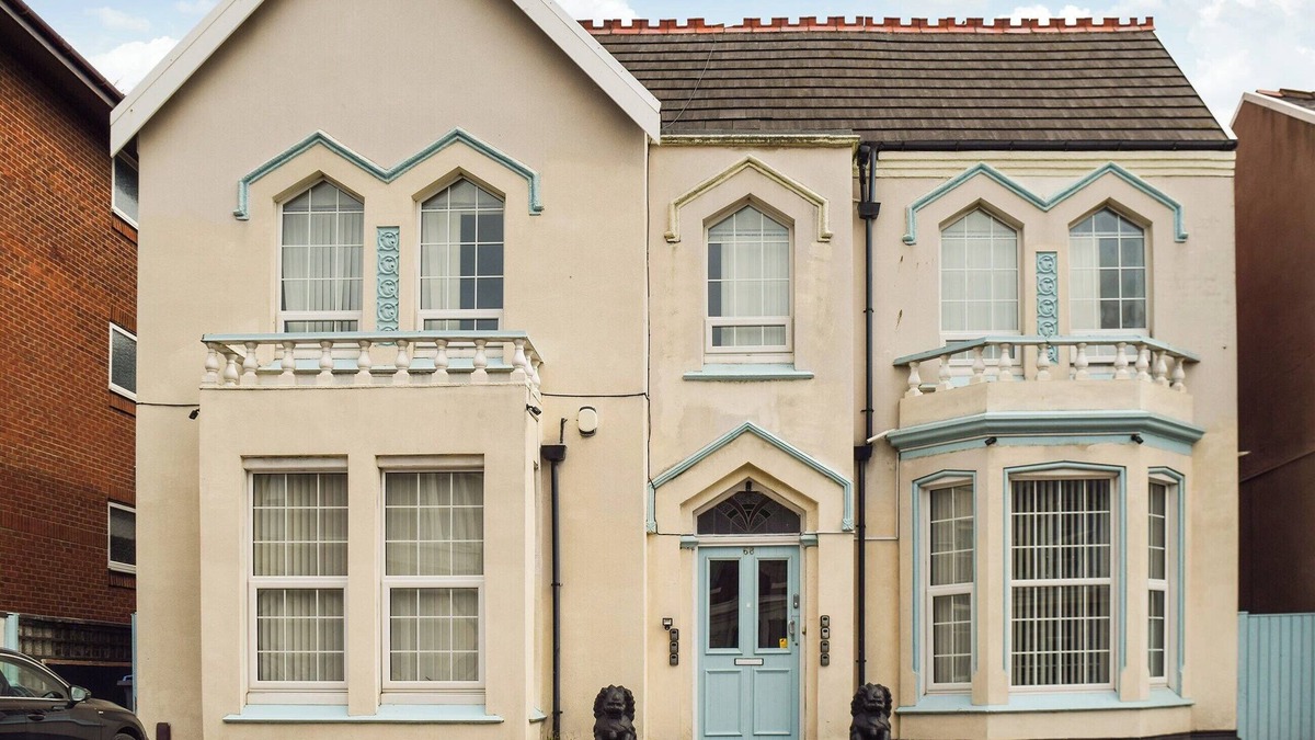 Blackpool Town Center Cottage | 7 bedroom accommodation in Blackpool