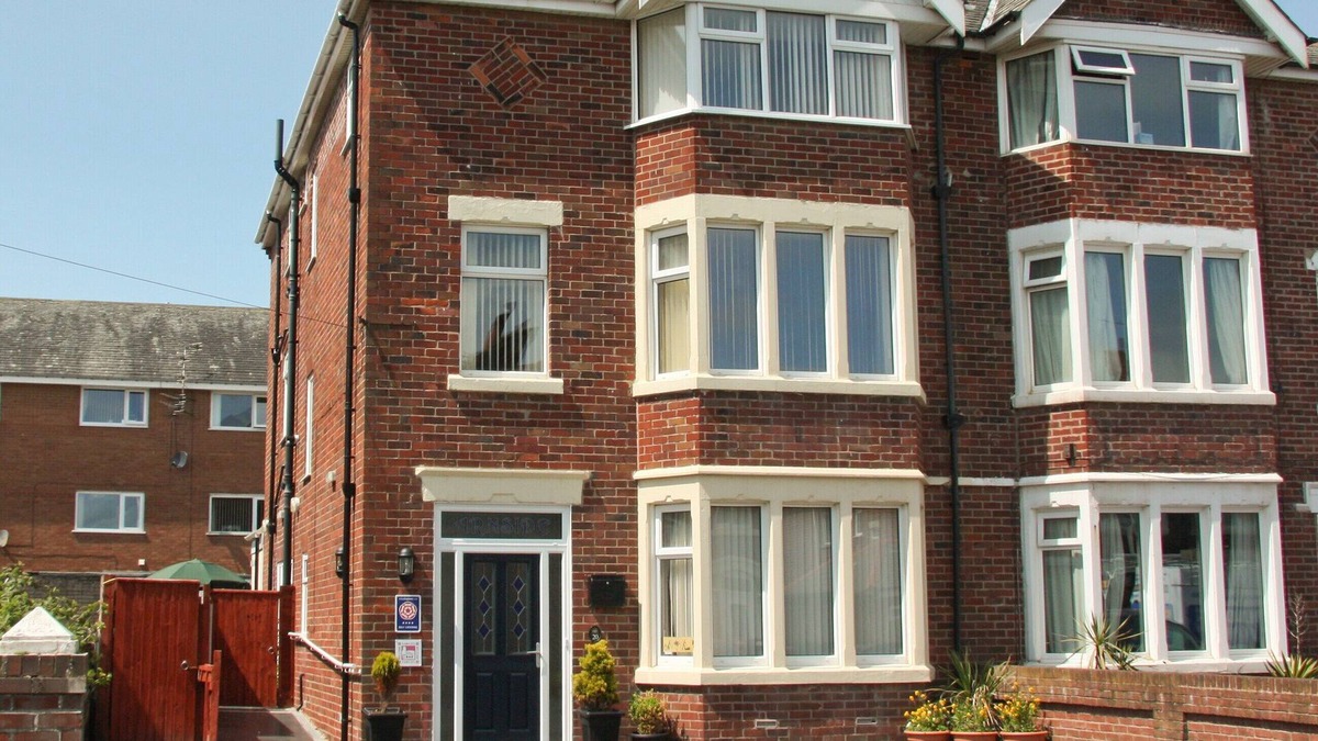 South Shore Cottage | 7 bedroom accommodation in Blackpool