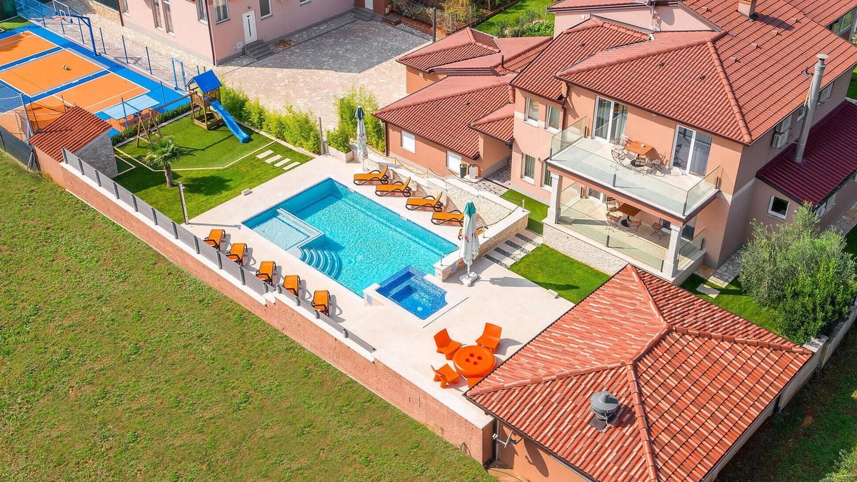 Valtura House | 7 bedroom cozy home in Valtura