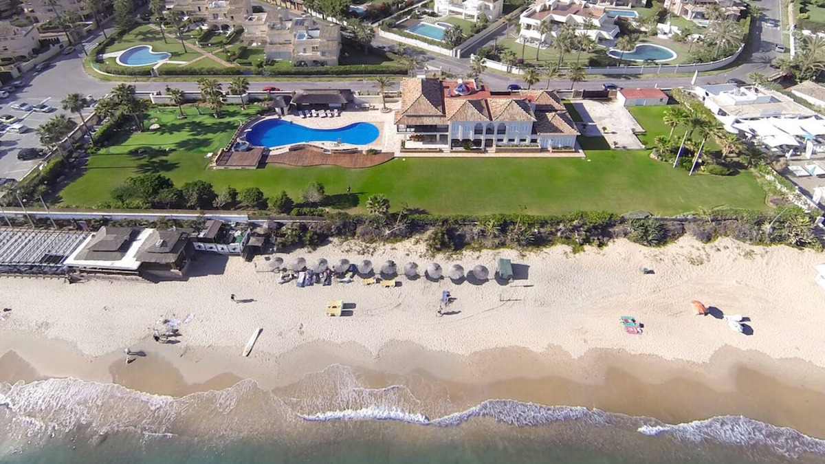 Marbella Villa | 7 Bedroom Front-Line Beach Villa