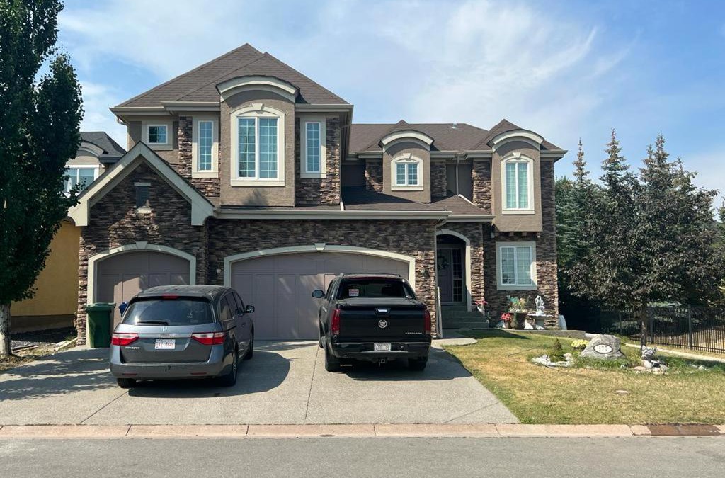 Chestermere House | 7 bedroom lake view house for upto 20 people