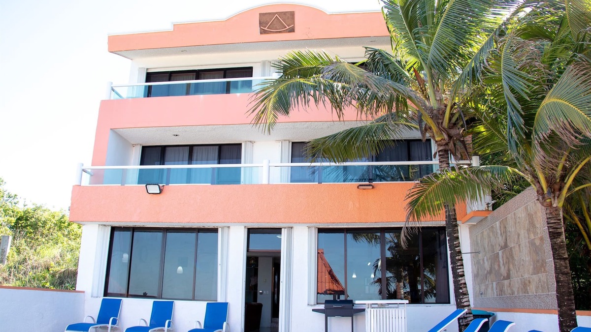 Zona Hotelera Norte House | 7 Bedrooms, Oceanfront, Bike Path to Town