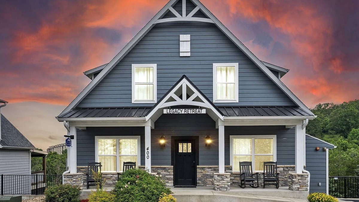 Table Rock House | 7-Bedroom | Private SPA | Indoor & Outdoor Pool | Game Room | 2min Drive to Lake