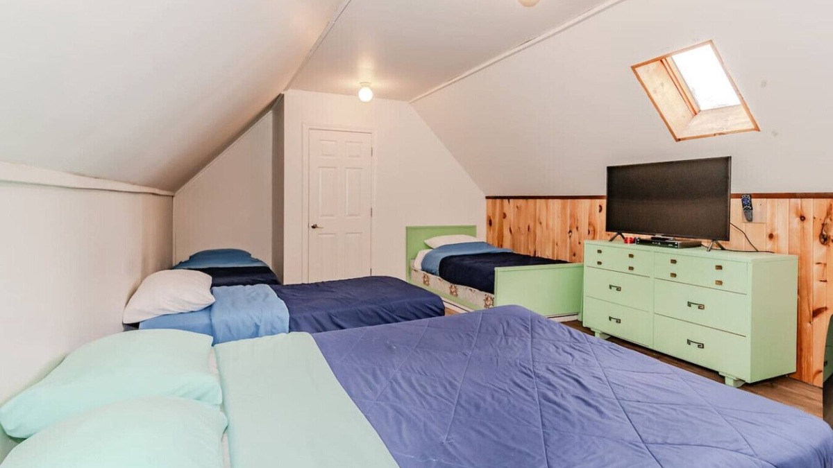 Muskoka Lakes House | 7-bedroom Sun drenched Cottage