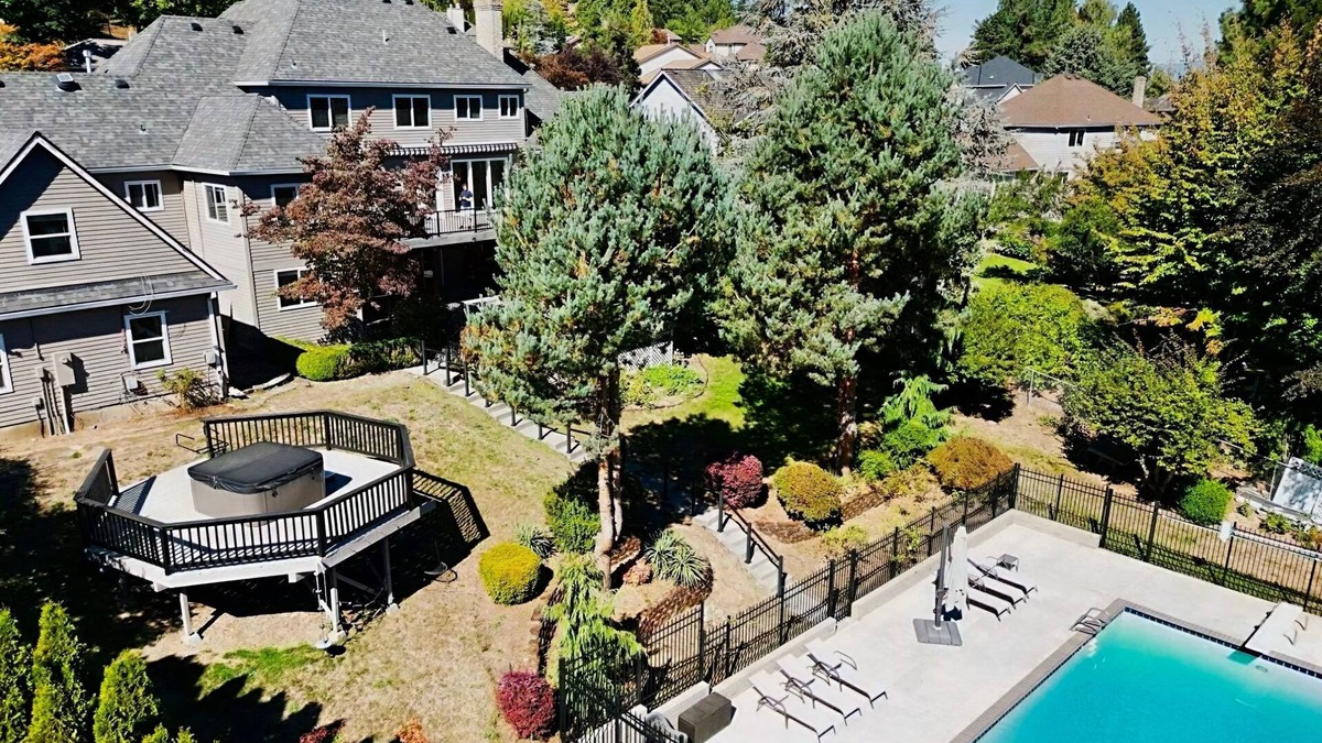 Gresham Villa | 7-Bedroom Villa in Fantastic Gresham with w/Pool, Hot Tub & Sauna