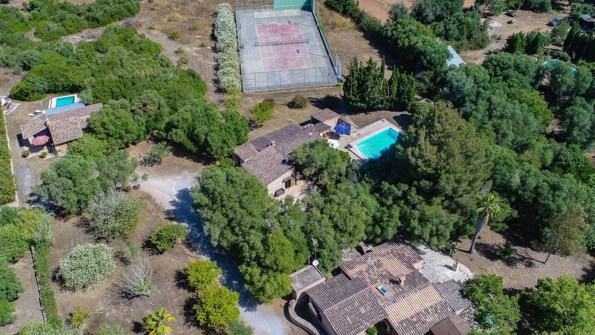 Arta House | 7 bedrooms, 5 bathrooms, 2 pools, 1 tennis court, 3 houses