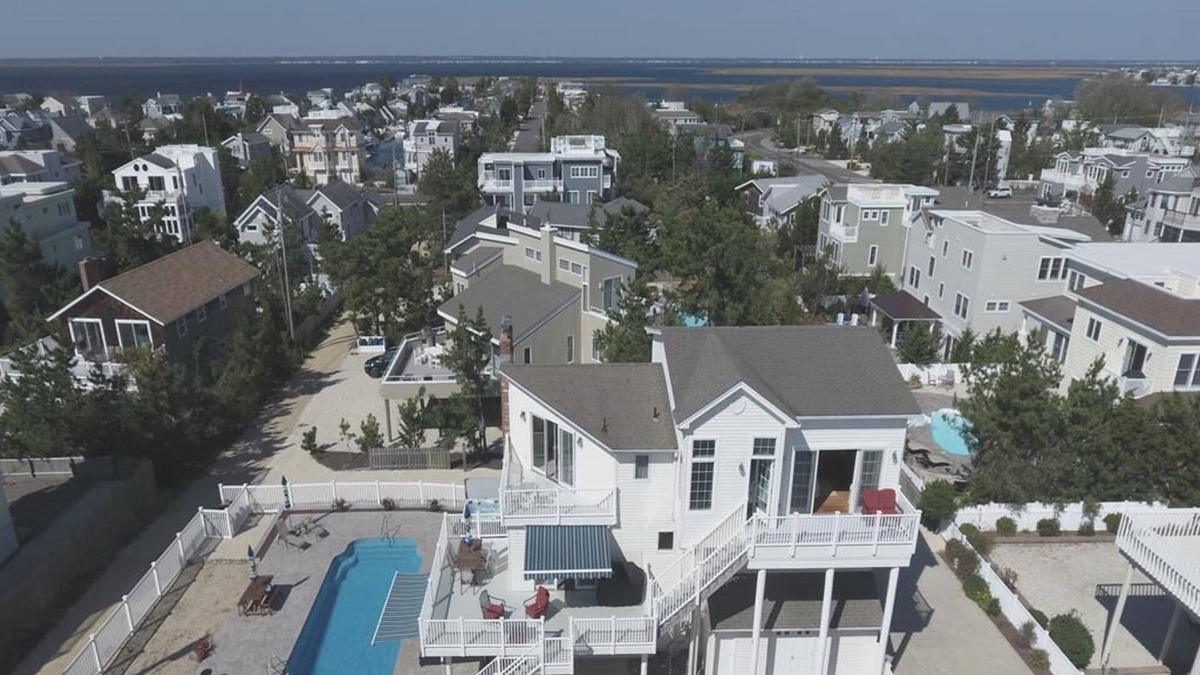 Loveladies House | 7 BEDROOMS, GORGEOUS POOL ON THE OCEAN SIDE!