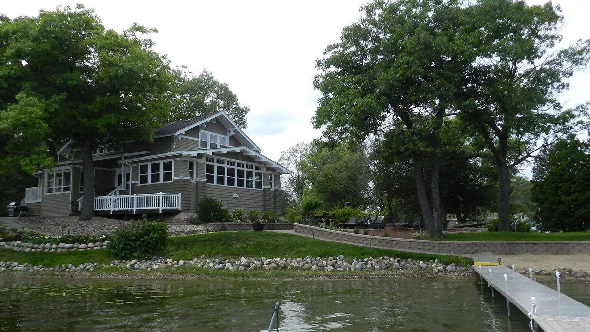 Powers Lake House | 7 BR Retreat Lake Estate - 3 Huge Family Rooms *Sleeps 22 in Beds*
