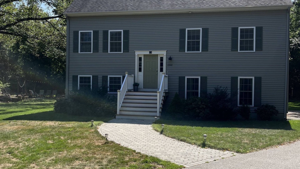 Kingston House | 7 BR's, 3 baths, 2 acres. FIREPIT, A/C, Near Narragansett, Newport, URI