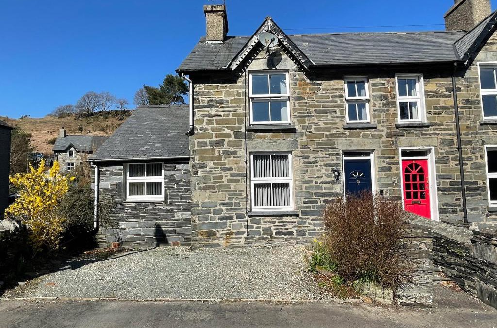 Dolwyddelan House | 7 Castle Terrace
