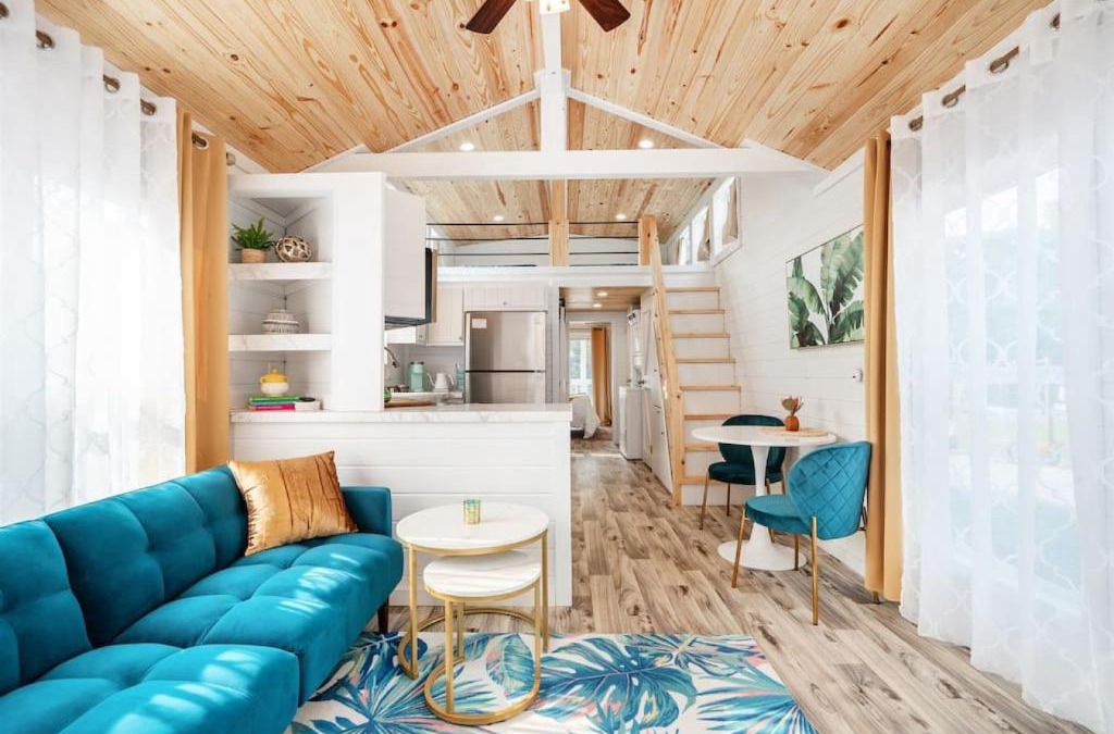 Guntersville Apartment | 7 Le Soleil Retro Tiny House, Boat Parking, Mins to Lake Guntersville, City Harbor