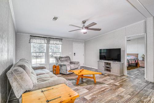 Citrus Springs House | 7 Mi to Crystal River Home with Yard and Fire Pit!