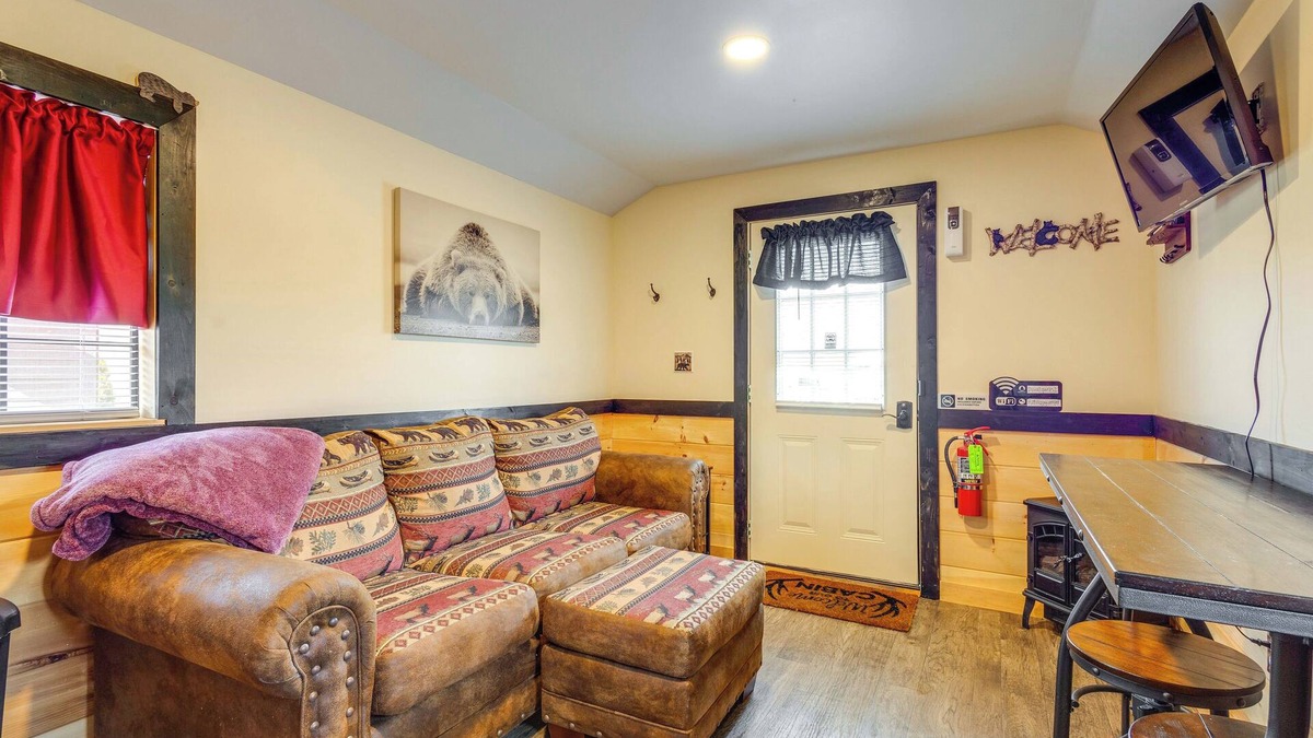 Sevierville Cabin | 7 Mi to Dollywood: Cozy Cabin w/Patio & Grill!