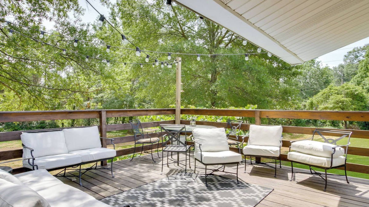 Florence House | 7 Mi to Tennessee River: Home w/Patio in Florence