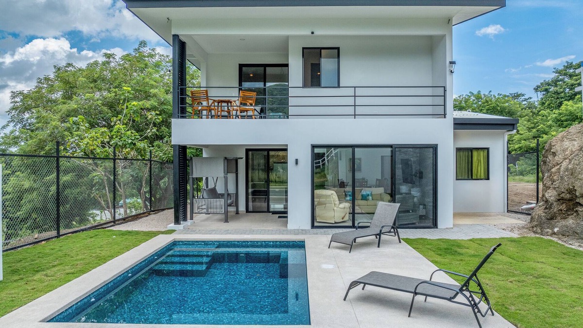 Tamarindo House | 7 miles to Tamarindo beach/pool/Mountain view/private/pet friendly/all amenities