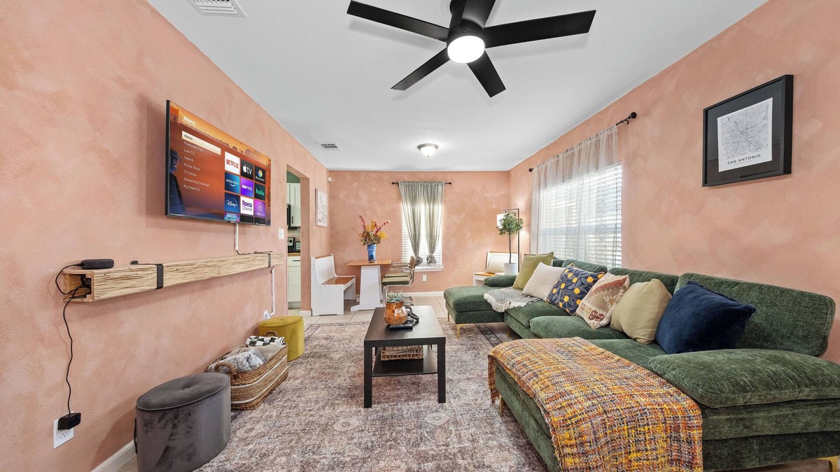 Eastside Promise Neighborhood House | 7 min: Riverwalk, Pearl,Frost & BAMC-Perfect for small family getaway!