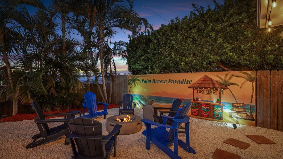 South Pinellas Community Council House | 7 Min to Beach ~ Pool, BBQ & Games Getaway