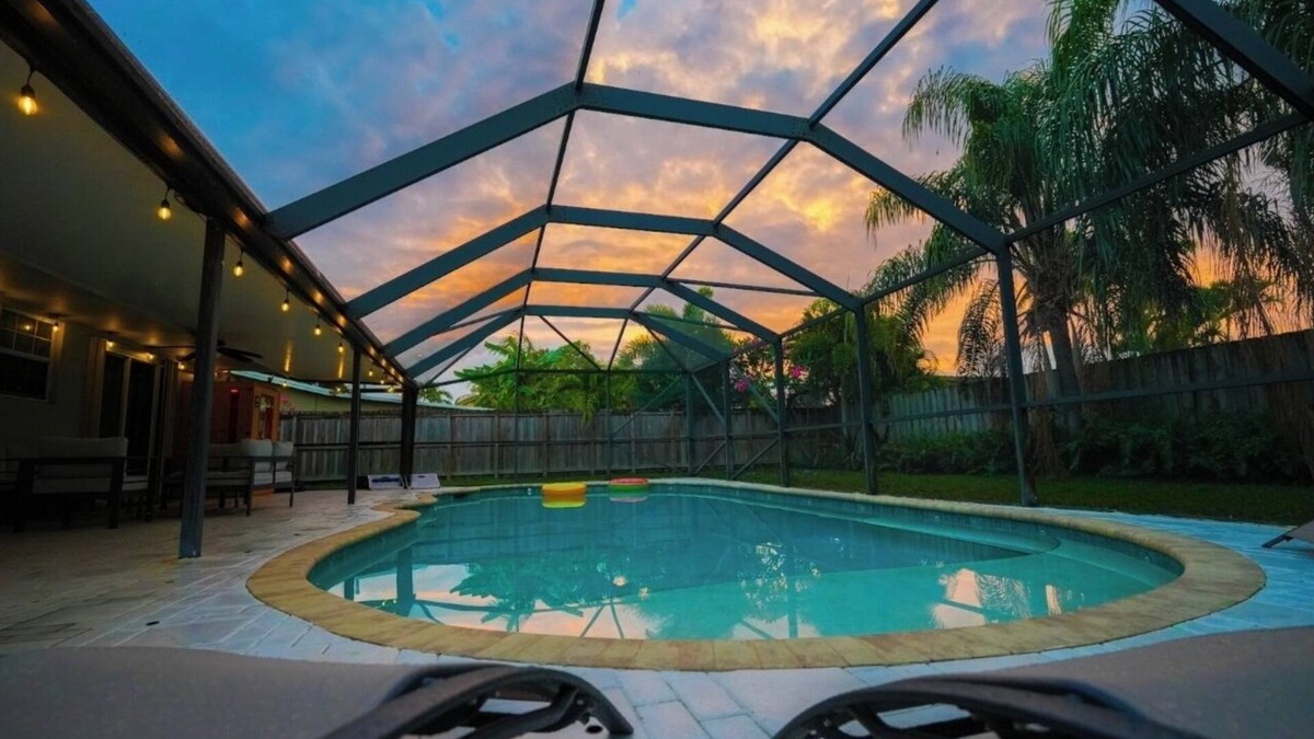 Coral Ridge Isles House | 7 mins to beach! Pool+Sauna+Outdoor games