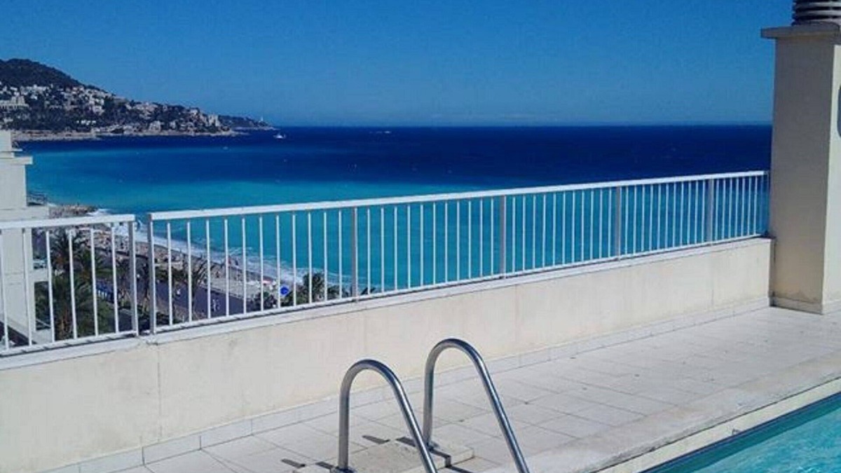 Carre d'Or Apartment | 7 Promenade des Anglais-city centre Nice beach apartment with roof pool