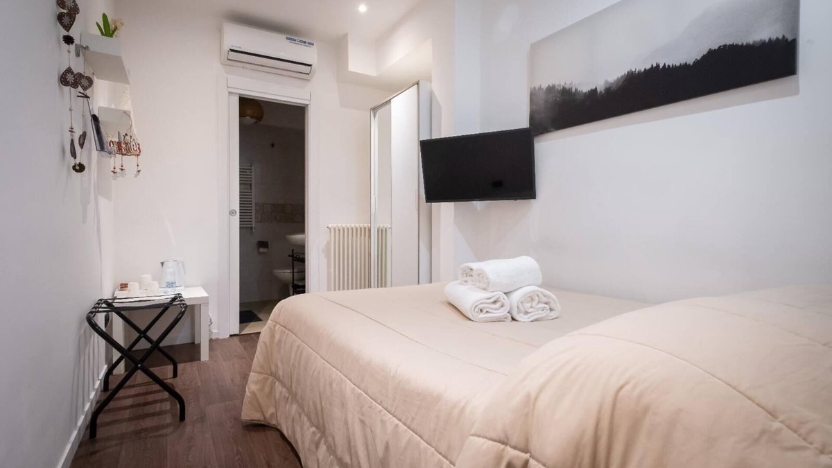Bari City Centre Apartment | 7 SMALL DOUBLE ROOM
