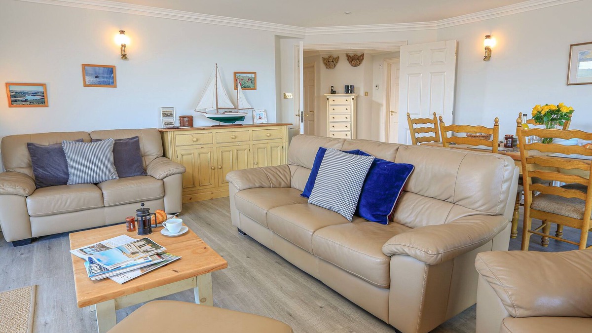 Burgh Island Cottage | 7 THURLESTONE ROCK, family friendly, with pool in Thurlestone