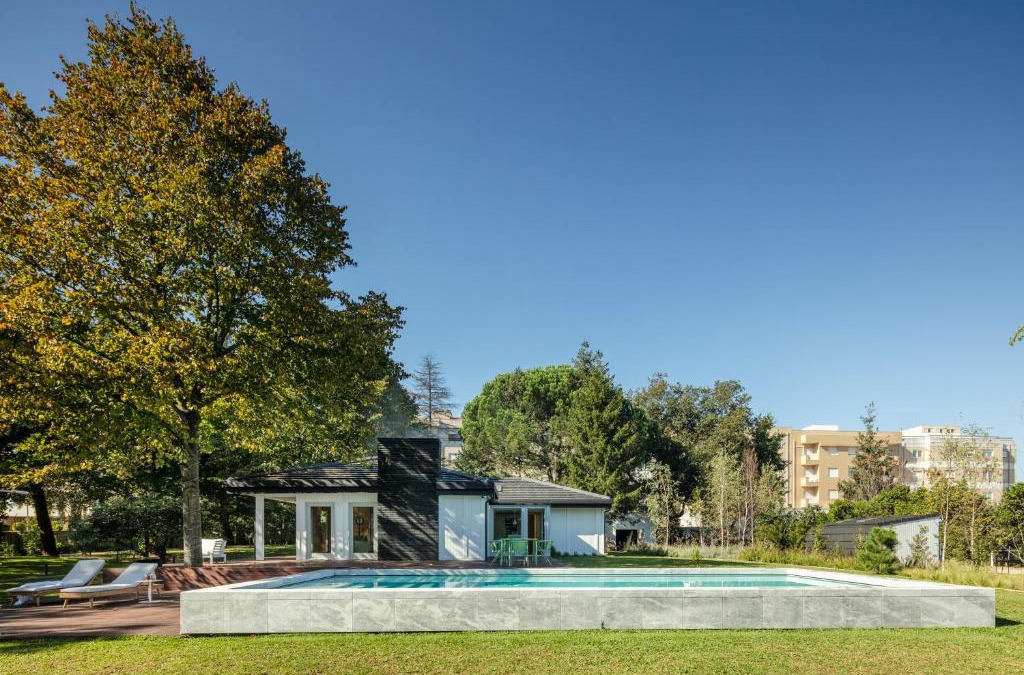 Maia Villa | 70's wood house