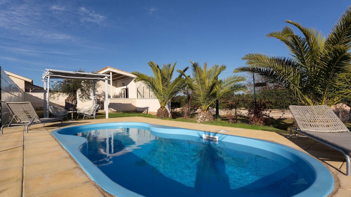 Syracuse Apartment | 70 Sqm 2 bedroom flat with Private Pool + Internet WiFi