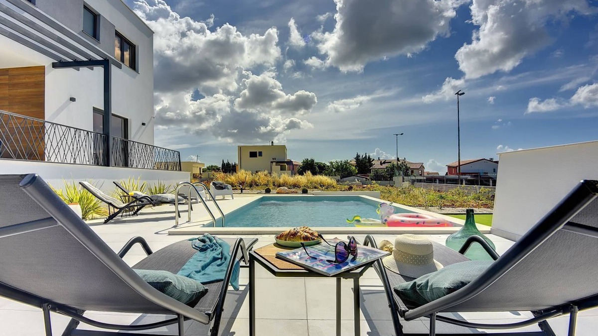 Pomer House | 700 metres to the beach with private pool, WiFi, sea view