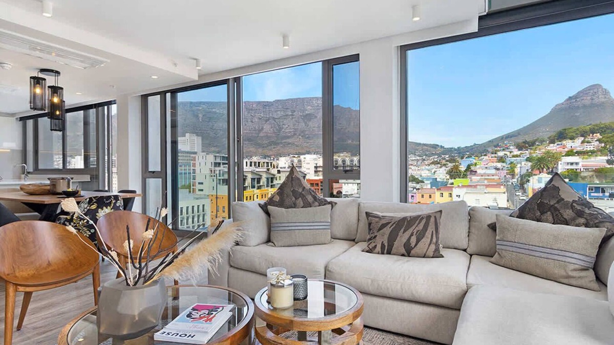 Bantry Bay Apartment | 702 on Strand Cape Town - Panoramic Mountain Views