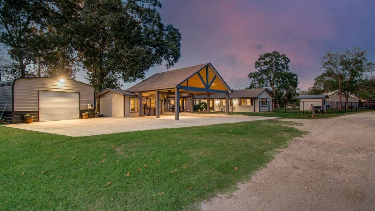 Wild Peach Village House | 7078 Gupton Rd New Brazoria T