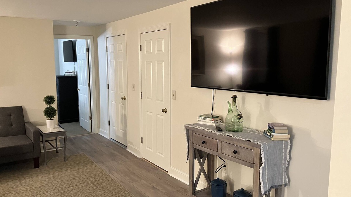 Dover Apartment | 70in TV! Free Parking Downtown!