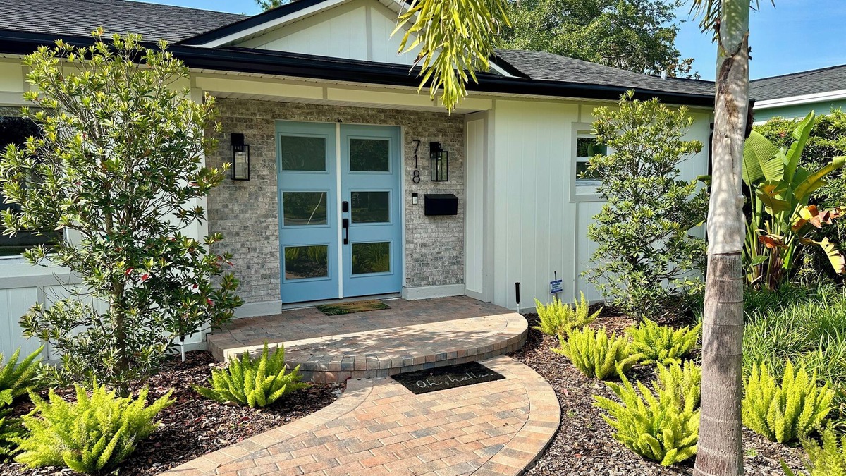 College Park House | 718 Bungalow Private 1BR + Walk-In Shower + Walking Distance to College Park