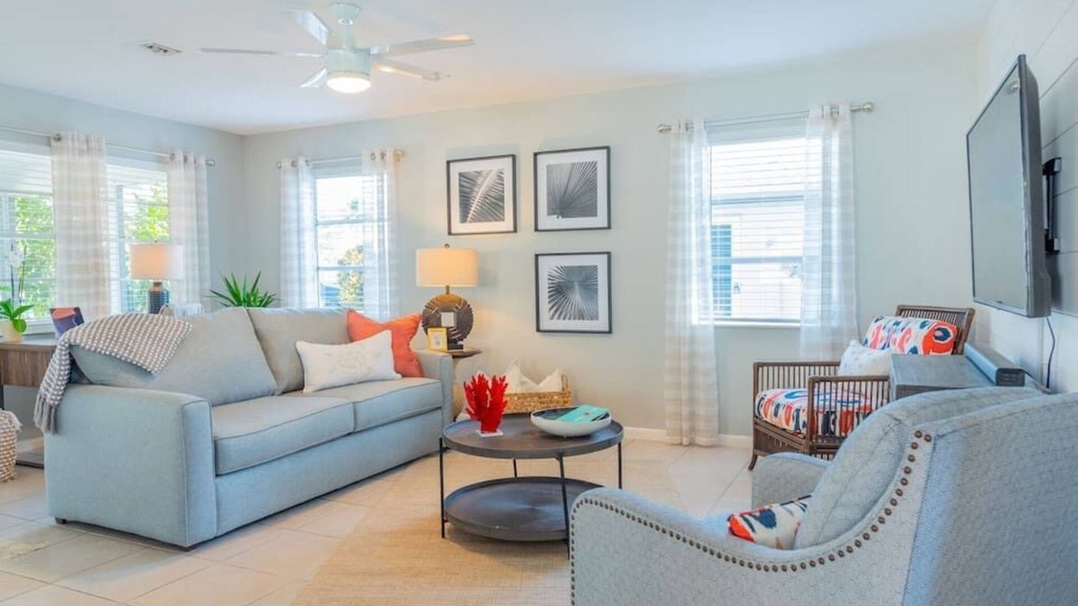 North Naples House | 718 Coral Cottage | Walk to Beach-Shopping-Dining