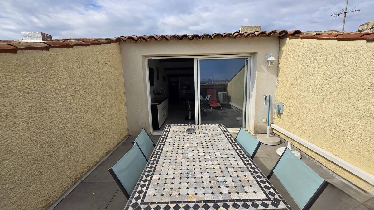 Fos-sur-Mer Apartment | 72 m2 duplex apartment with large terrace and sea view