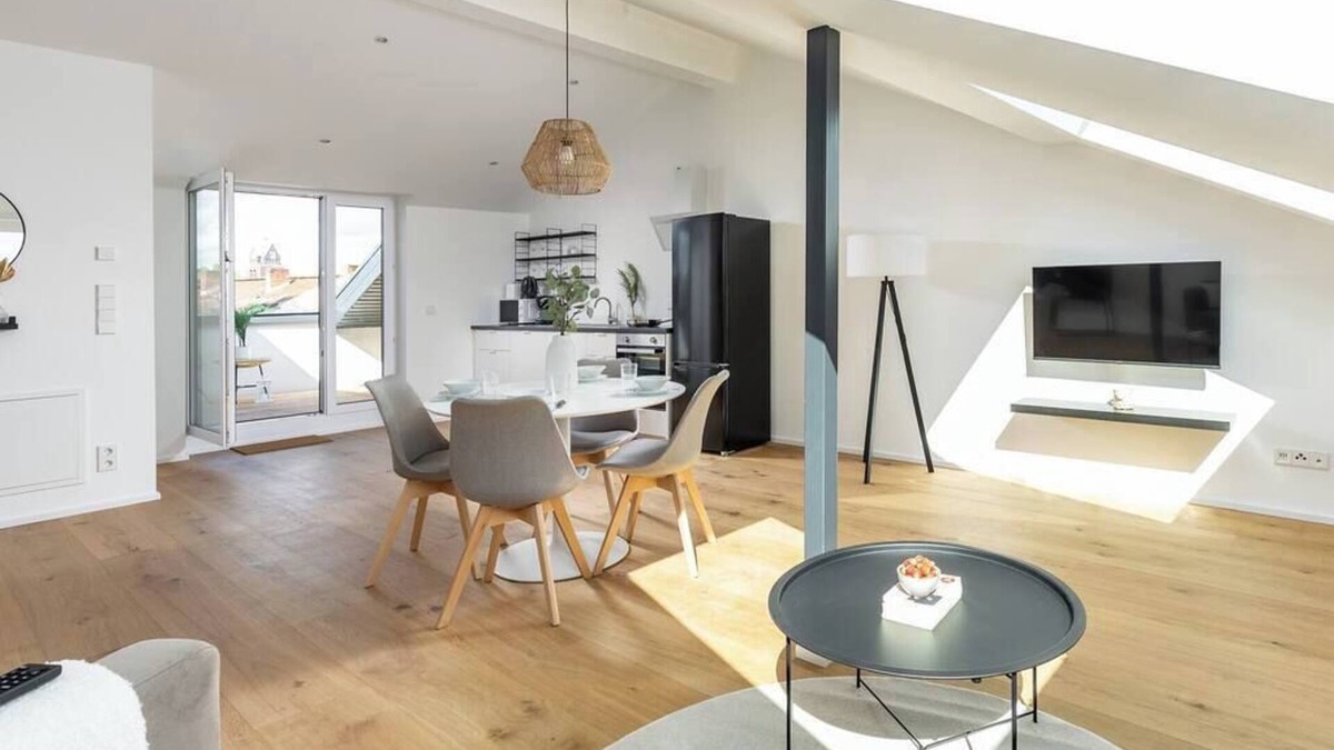 Weissensee Apartment | 74sqm penthouse, near Berlin centre & PrenzlBerg