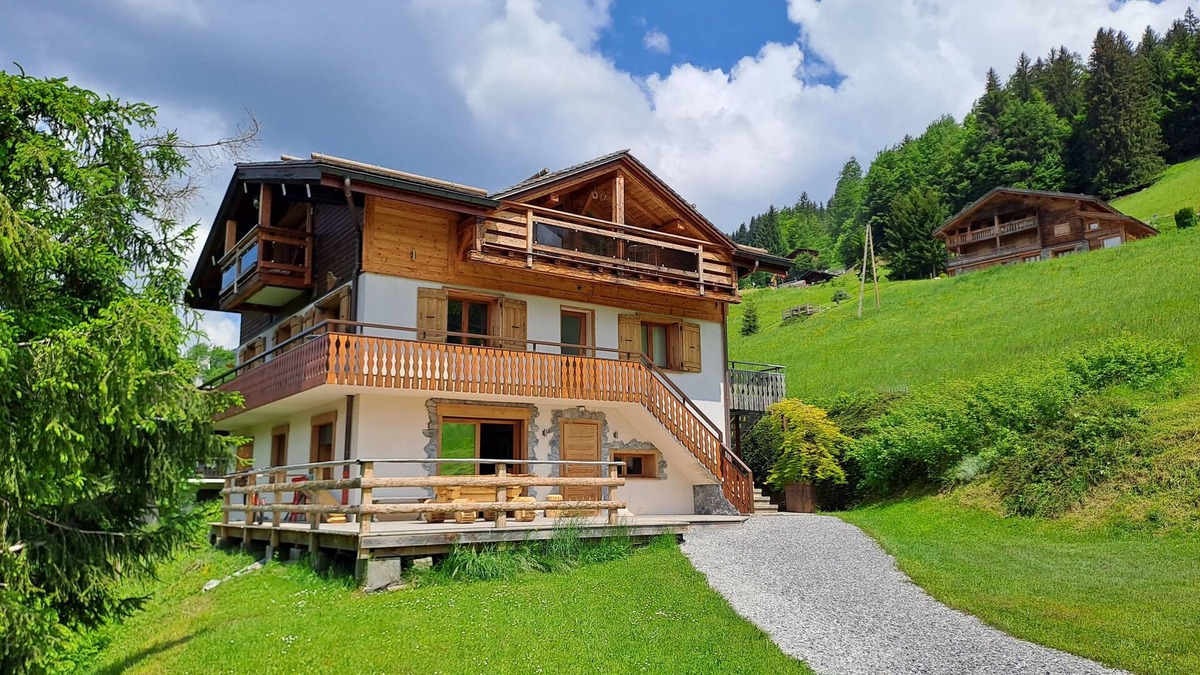 La Clusaz Apartment | 75 m2 apartment, 1 spa & sauna session included, Etale view, 2 min from village.