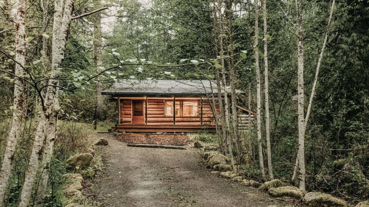 Warnick Cabin | 76GS - Genuine Log Cabin - WiFi - Pets Ok - Sleeps 4 by RedAwning