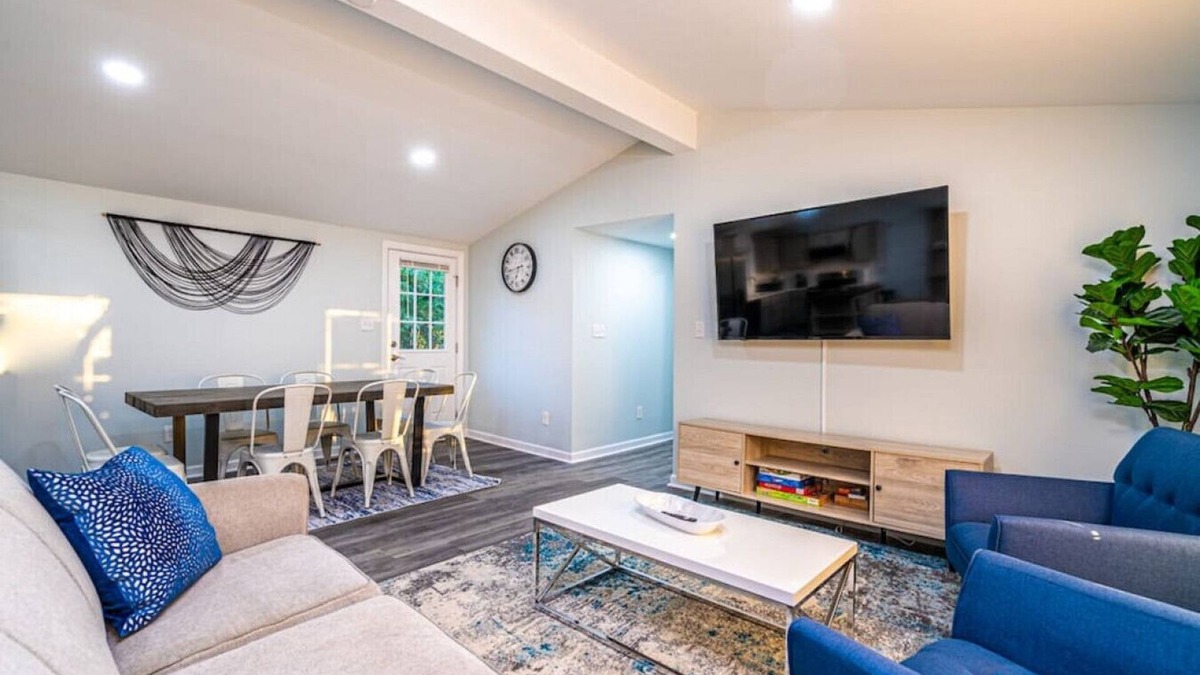 Huntsville House | 7707 Bailey Cove Rd MTR · Bailey Cove Bungalow/Fiber Wi-Fi/4 Beds