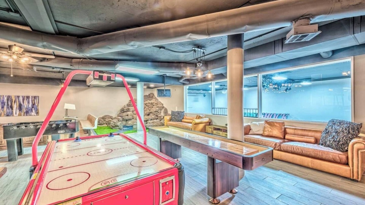 Las Vegas House | 777Rentals - 11BR/11BA - Bowling Villa