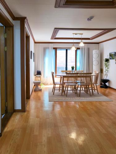 Yangcheon Apartment | 77m2 K-ROOM, 3 Bedrooms, 2 Bathrooms, 4min to Subway
