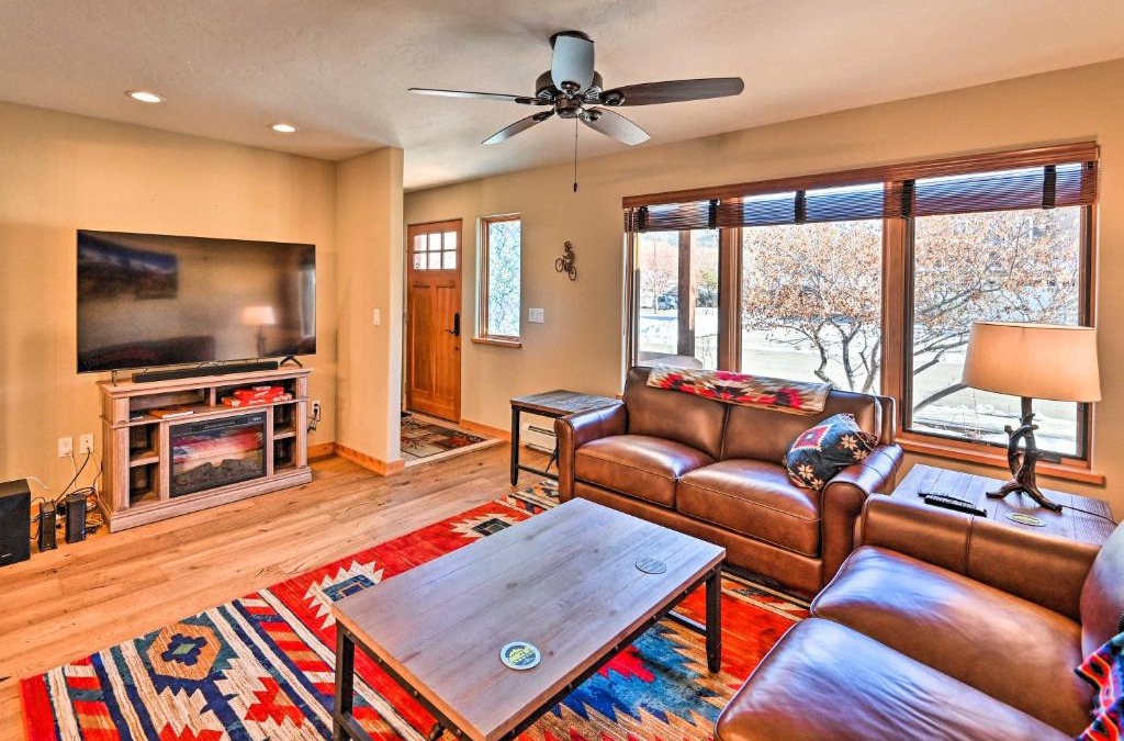 Salida House | 7984 Pet-Friendly Townhome with Grill!