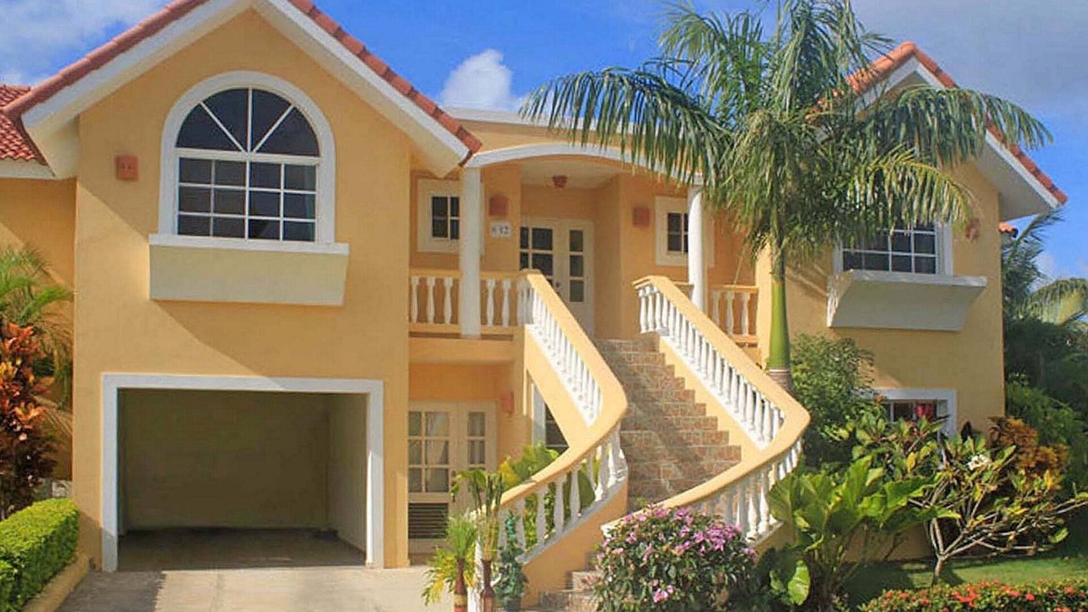 Urbanizacion Tavarez Villa | 7BD complex in Sosua's Hispaniola residence, pool/cable TV/Internet/AC/BBQ
