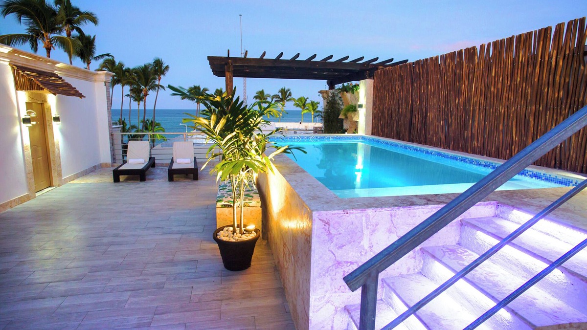 El Cortecito Condo | 7BR Spacious Multi-Unit Retreat with Rooftop Plunge Pool - Walk to Beach +Bonus