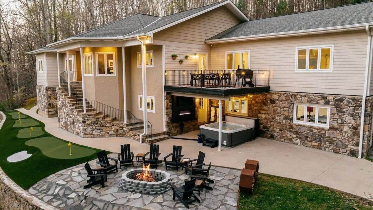 Skyland House | 7k Sq/Ft Estate - Pickleball, Golf, Gym, Theater