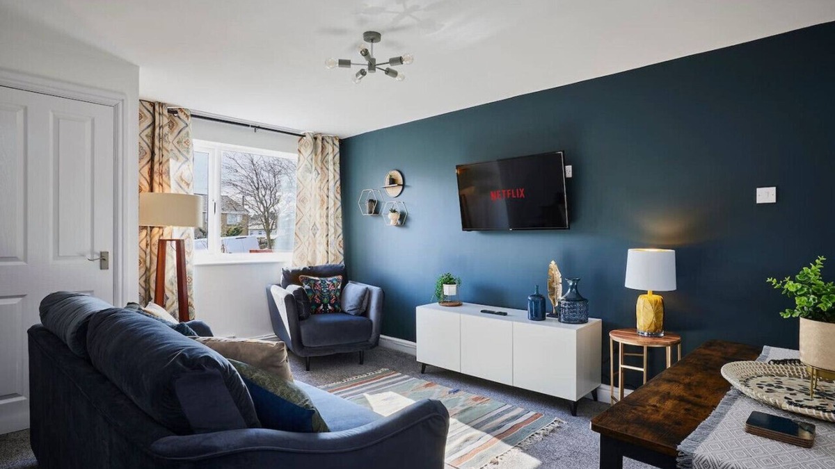 Halifax House | 7mins→Halifax/Brighouse | Pets OK | Parking 2 cars
