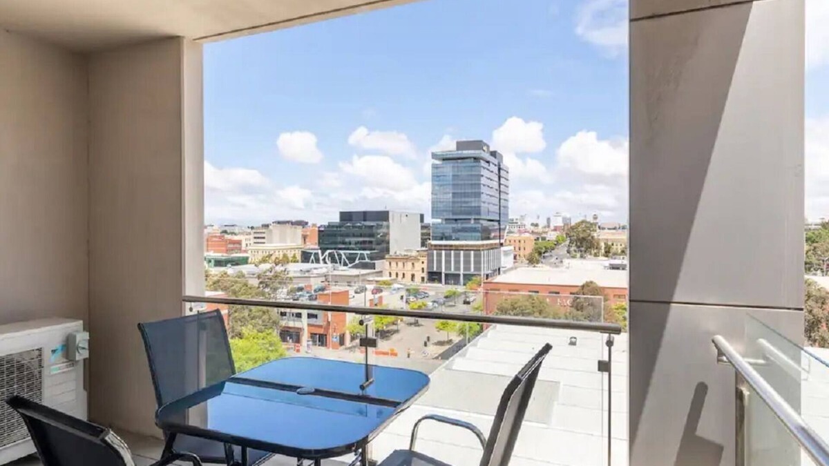Geelong Apartment | 7th Floor Apartment, Waterfront Location