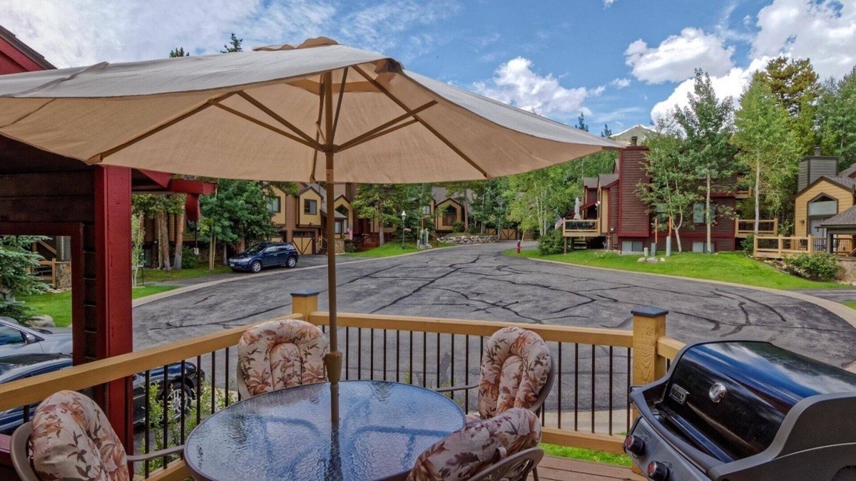 Breckenridge House | 7th Nt Free! Pvt Patio, BBQ and Hot Tub. Garage. Trails, Shuttle, Walk to Town