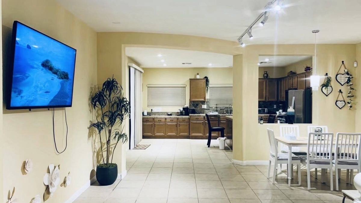 Enterprise House | 8-12 minutes to Airport &strip. Have RV parking .