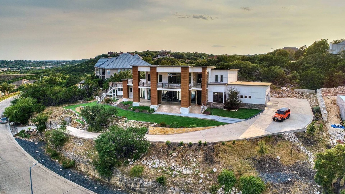Stone Oak House | 8 Bed 8 Bath- Mega Mansion W/Breathtaking Views, Modern